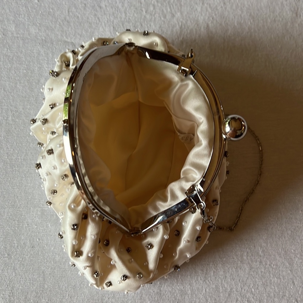 Darling pearl and crystal beaded cocktail purse - Picture 3 of 5